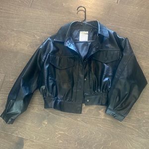 NWT Cropped oversized faux leather jacket in black